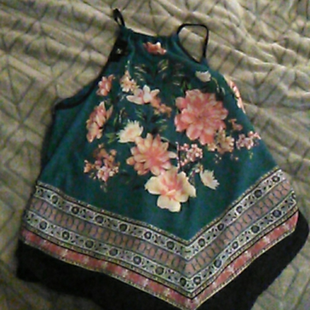 Brand new never worn med.